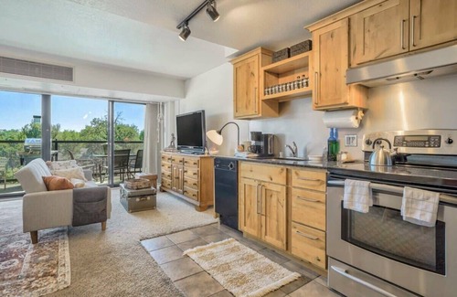 Central Colorado Springs Apartment | Skyview Studio Downtown Colorado Springs