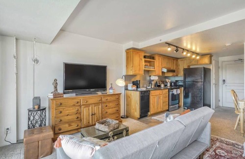 Central Colorado Springs Apartment | Skyview Studio Downtown Colorado Springs