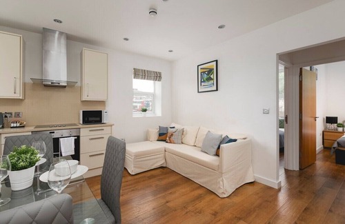 North Kensington Apartment | Skyvillion - 2 Bed Apartment in Ladbroke Grove
