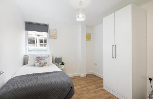Grange Apartment | Skyvillion - 4 Bed Luxury Apartment with Balcony & Parking