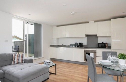 Bayswater Apartment | Skyvillion - Huge 4Bed Apartment w/Balcony&Parking
