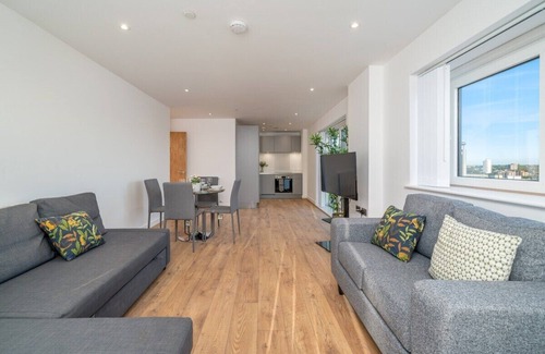 Woolwich Riverside Apartment | Skyvillion - River Thames Deluxe ExCel/02/City AP
