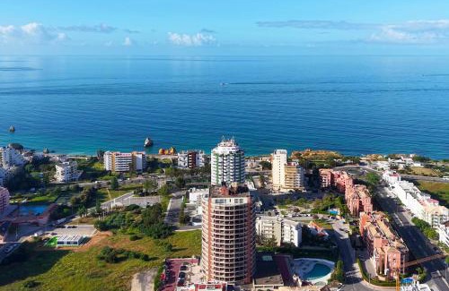 Praia da Rocha Apartment | SkyZen - Beach Walking, Mountain & River View