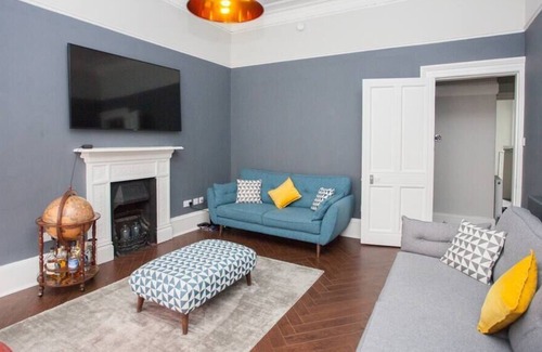 Glasgow Condo | Sleek 2 Bed, 2 Bath in the Heart of Dennistoun