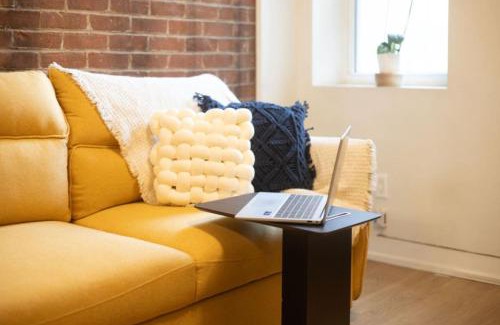 Downtown Montreal Apartment | Sleek 2BR in Heart of Downtown Montreal