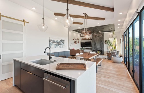 Apache Shores House | Sleek and Modern Home in Austin - 30 Day+ Rental