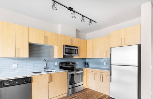 Old Ballard Apartment | Sleek Ballard 1BR w/ Rooftop Deck & Yoga, walk to Dining, by Blueground