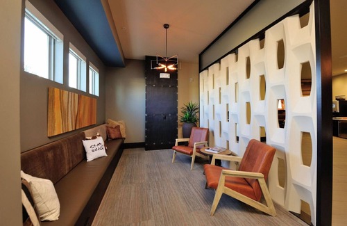 Bouldin Apartment | Sleek Bouldin Creek 1BR w/ Gym, Pool & W/D, nr downtown, by Blueground