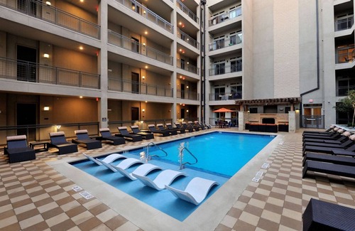 Bouldin Apartment | Sleek Bouldin Creek 1BR w/ Gym, Pool & W/D, nr downtown, by Blueground