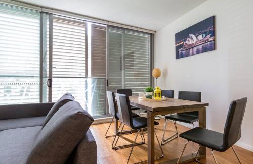 Chinatown Apartment | Sleek Chinatown Pad in the Heart of the CBD