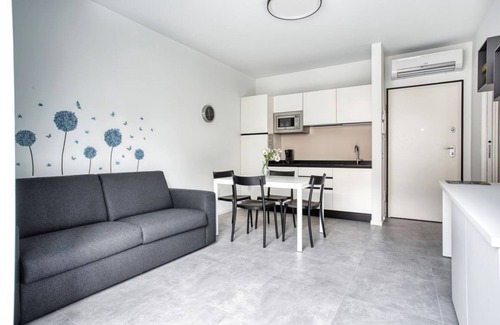 Dergano Apartment | Sleek City Abode in Milan