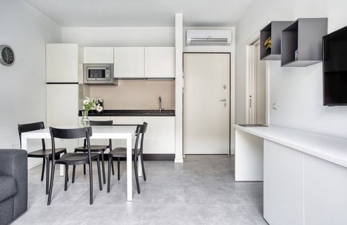 Dergano Apartment | Sleek City Abode in Milan