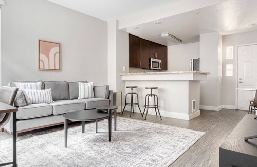 Emeryville Apartment | Sleek Emeryville 1BR w/ Gym, W/D & Pool, walk to Safeway, by Blueground