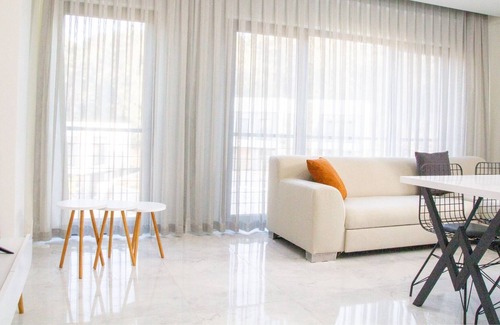 Milas House | Sleek Flat w Garden 5 min to Beach in Milas