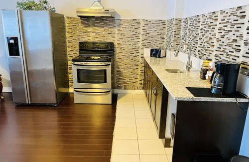 Sage Hill House | Sleek Guest House nRomantic Two bedrooms spacious Basement suite