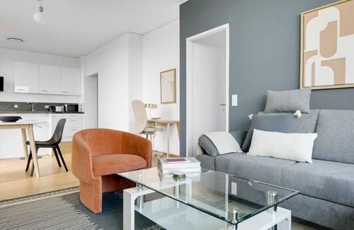 Erdberg Apartment | Sleek Landstraße 1BR w/Elevator & Rooftop Pool, near U3, by Blueground