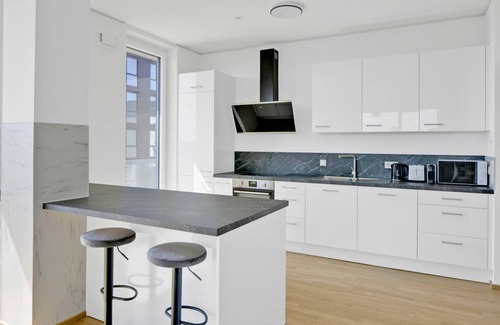 Erdberg Apartment | Sleek Landstraße 1BR w/Elevator & Rooftop Pool, near U3, by Blueground