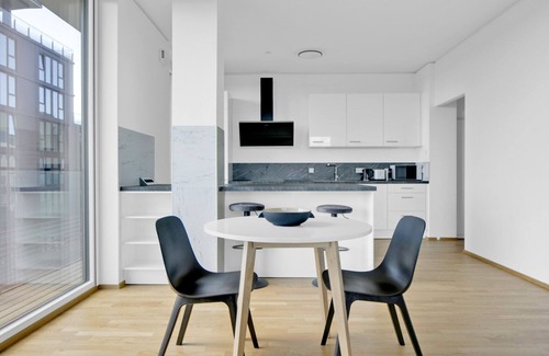 Erdberg Apartment | Sleek Landstraße 1BR w/Elevator & Rooftop Pool, near U3, by Blueground