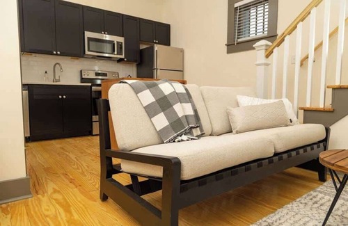 Roanoke Apartment | Sleek loft minutes from downtown
