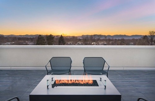 Berkeley Condo | Sleek & Modern Flat w/Views & Private Balcony!