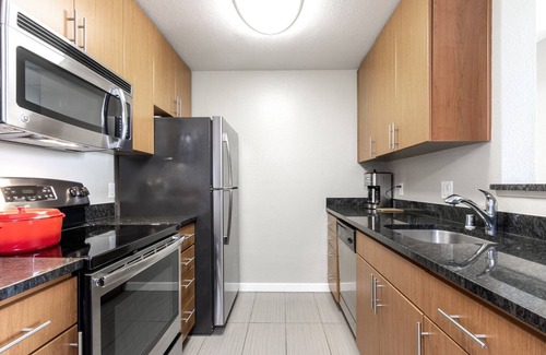 Santa Clara Apartment | Sleek Santa Clara 1BR w/Pool, Gym, nr. Caltrain & Mall by Blueground