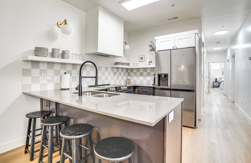 Vineyard Condo | Sleek Vineyard Condo w/Access to Community Pools