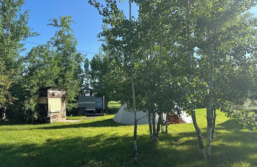 Bozeman Cabin | Sleep In Comfort-Tipi Style, Under The Stars