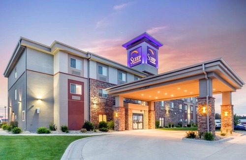 Devils Lake Hotel | Sleep Inn & Suites Devils Lake
