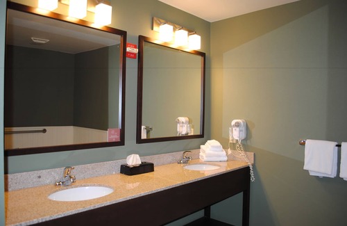 Queensbury Hotel | Sleep Inn & Suites Queensbury - Lake George