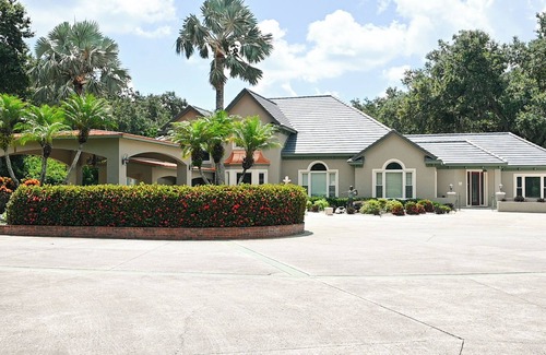 Clermont House | Sleep Up to 50 - Private Oasis With Boating & Huge Games!