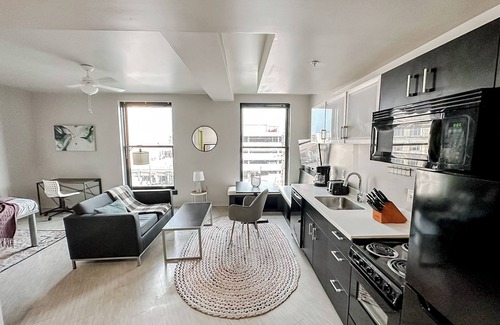 Downtown Springfield Apartment | Sleepover: 1BD/1BA Studio Next to Gillioz - Downtown Springfield