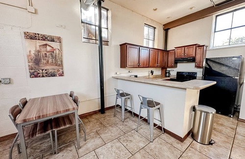 Springfield Apartment | Sleepover: Ideal 2BD/1BA Condo Downtown Springfield