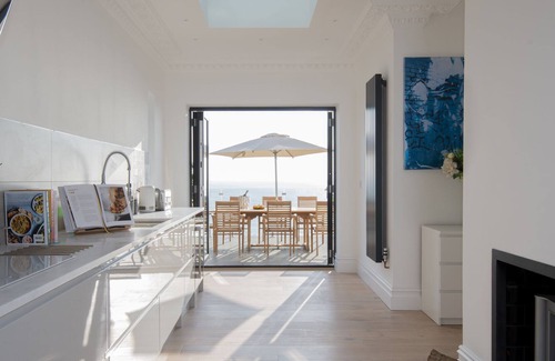 St Leonards-On-Sea House | Sleeps 12 -14 Beautiful house for Birthdays, anniversaries, family get-togethers