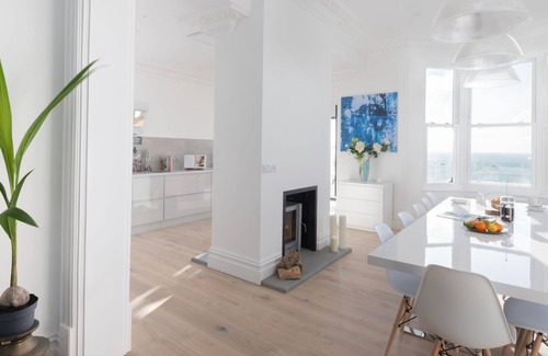 St Leonards-On-Sea House | Sleeps 12 -14 Beautiful house for Birthdays, anniversaries, family get-togethers