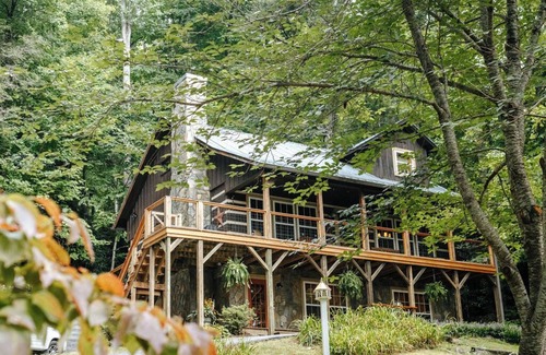 Banner Elk Cabin | Sleeps 10~Boone area getaway! Waterfalls,trails, Grandfather Mtn & wineries.