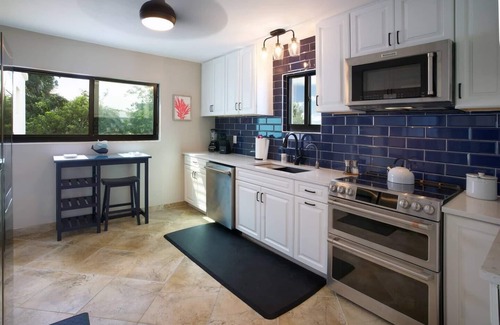 Rosendal House | Sleeps 10 w/POOL! 5 mins to Magen's Bay & Dining