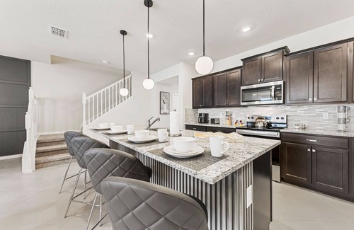 Four Corners House | Sleeps 12 Near Disney Pool BBQ Free Wi-Fi