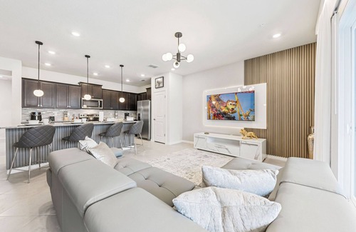 Four Corners House | Sleeps 12 Near Disney Pool BBQ Free Wi-Fi