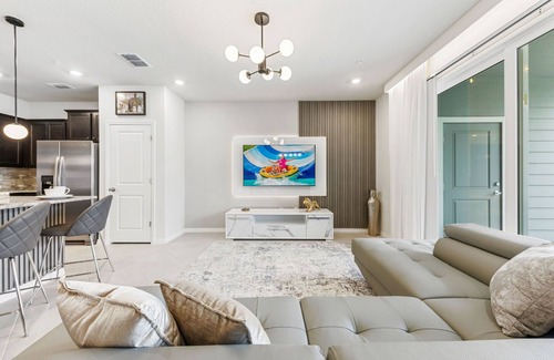Four Corners House | Sleeps 12 Near Disney Pool BBQ Free Wi-Fi