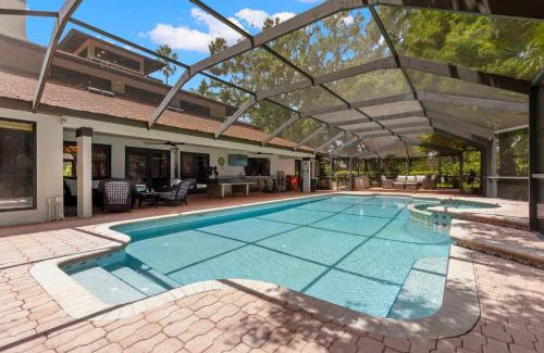 Temple Terrace House | Sleeps 14-Pool-Games-Dog Friendly-Golf Course View
