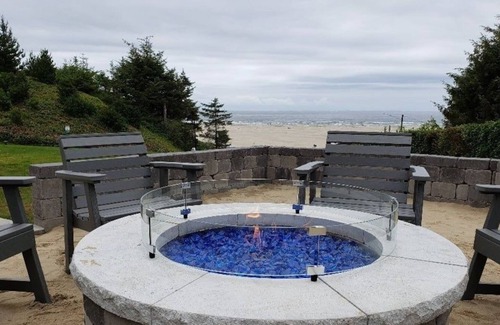 Newport House | Sleeps 16! 4 x 2 Queens Units! Hillside, Indoor Pool, Hot Tub, Beachfront!