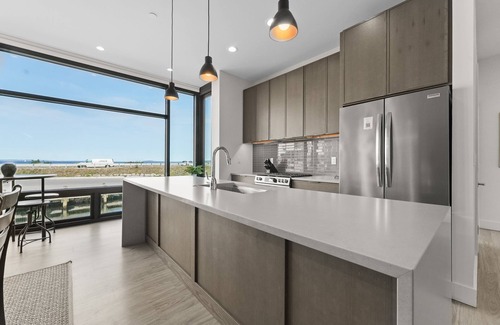 Traverse City Condo | Sleeps 16- Downtown Traverse City Newly Constructed Luxury Condo