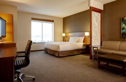 Interchange Square Hotel | Sleeps 16! Four Comfy Units Near Attractions, Pool, Free Parking