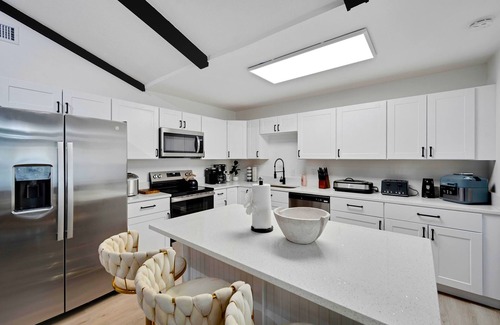 Egypt Lake-Leto House | Sleeps 17/Private Beach & Heated pool /mins to Downtown /Buccs /Bush Gardens/Zoo