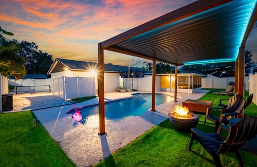 Egypt Lake-Leto House | Sleeps 17/Private Beach & Heated pool /mins to Downtown /Buccs /Bush Gardens/Zoo
