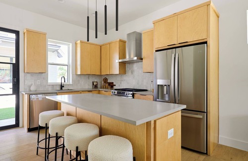 Riverside House | Sleeps 18 | MUST SEE! Pool & Chef’s Kitchen | Fun!