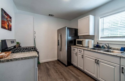 Bay Area House | Sleeps 18 - Seaside Serenity Dual Dwellings for Family & Frie