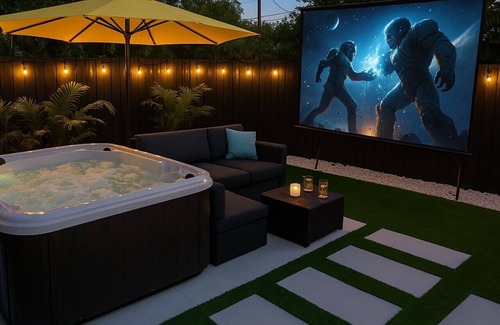 South Bradenton Apartment | Sleeps 20 Heated Pool Hot Tub Outdoor Kitchen/Theater