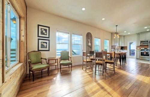 Flour Bluff House | Sleeps 22 | 3 Homes on the Bay w/Waterfront Pool + Boat Dock | Laguna Village