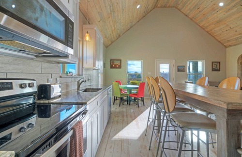 Flour Bluff House | Sleeps 22 | 3 Homes w/Boat Dock + Waterfront Pool | Laguna Village Sanctuary